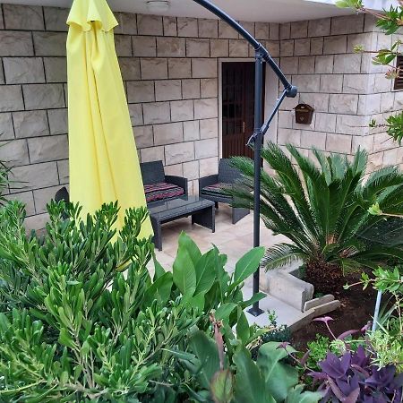 Apartment Brandel * Croatia * Brac * Selca * Puntinak Екстер'єр фото