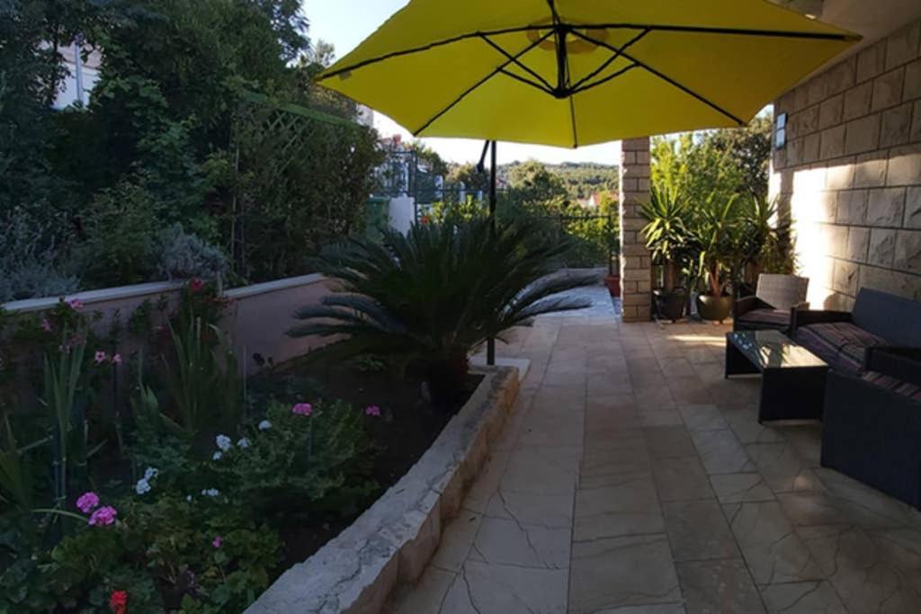 Apartment Brandel * Croatia * Brac * Selca * Puntinak Екстер'єр фото